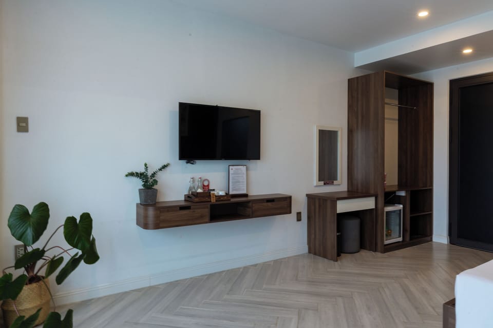 Deluxe Double Room, Balcony | Minibar, desk, laptop workspace, blackout drapes