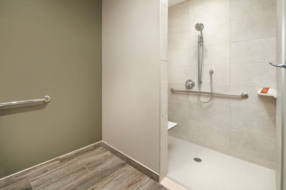 Combined shower/tub, hair dryer, towels, soap