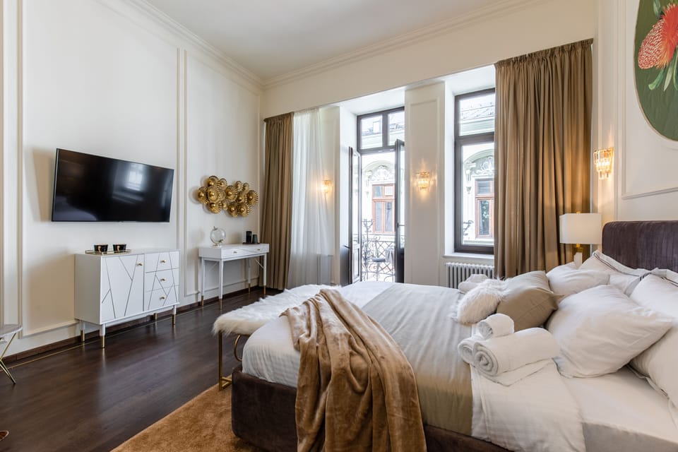 Premium bedding, memory foam beds, free minibar, individually decorated