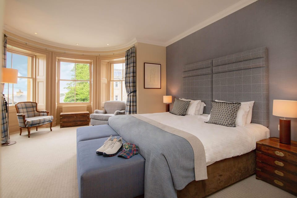 Deluxe Double Room, 1 King Bed | Premium bedding, desk, blackout drapes, iron/ironing board