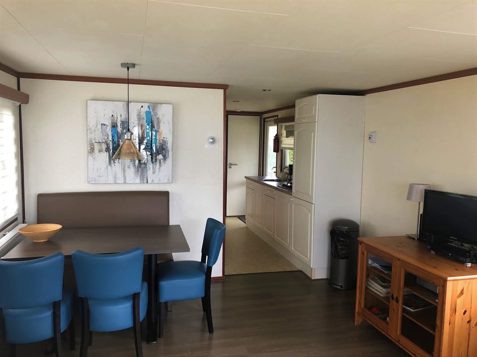 Bungalow, 2 Bedrooms, Balcony | Dining