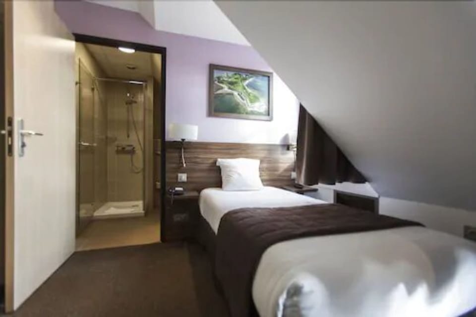 Single Room | Premium bedding, minibar, in-room safe, desk
