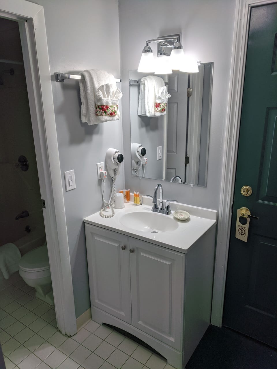 Standard Suite, 1 Bedroom | Bathroom | Combined shower/tub, deep soaking tub, free toiletries, hair dryer