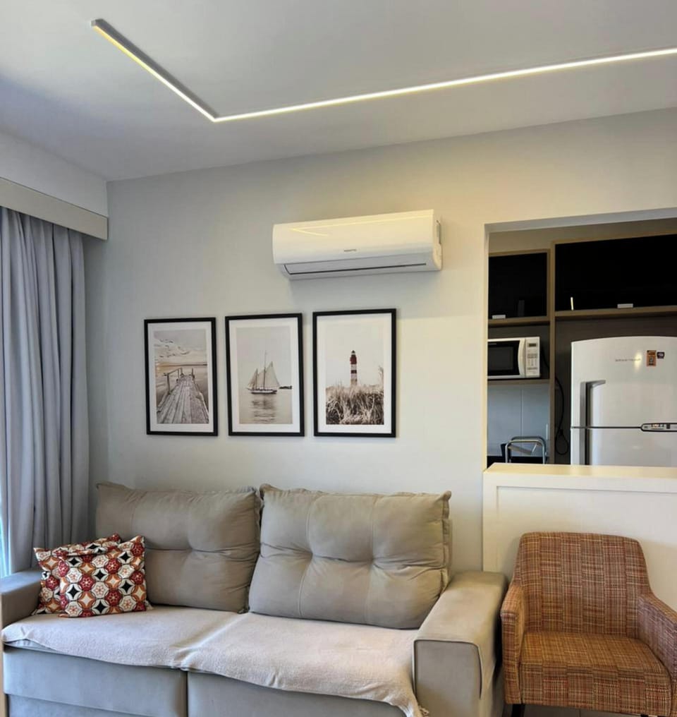 Excepcional Nautilus Casa Clube com Vista Mar | Living area | 40-inch Smart TV with digital channels, TV, Netflix
