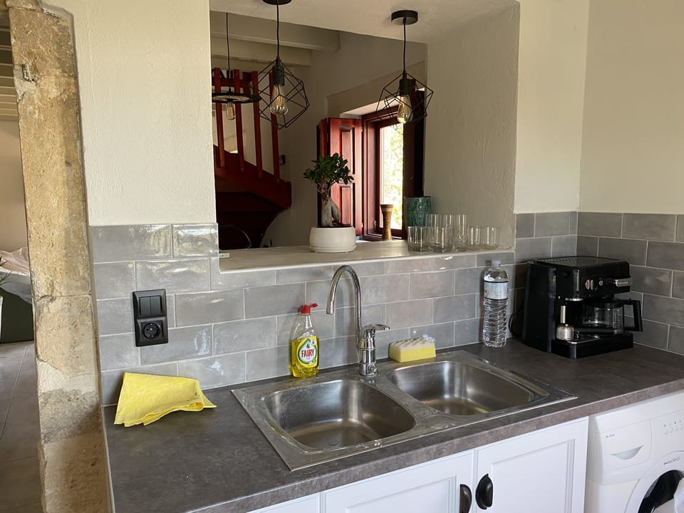 Design Cottage | Private kitchen | Fridge, microwave, coffee/tea maker, electric kettle