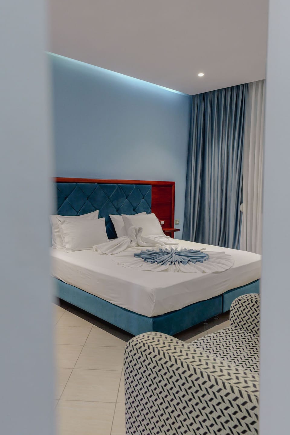 In-room safe, soundproofing, free WiFi, bed sheets