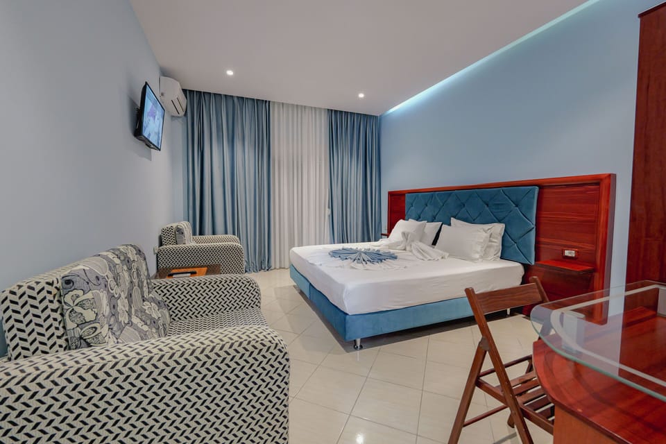 In-room safe, soundproofing, free WiFi, bed sheets