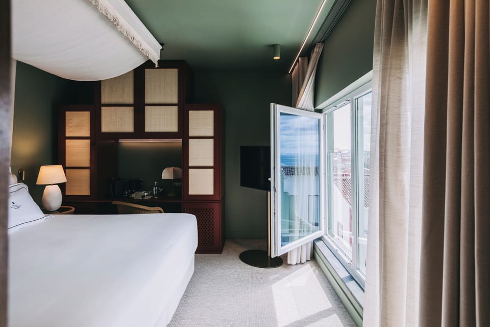 Executive Deluxe Ocean View | In-room safe, blackout drapes, soundproofing, free WiFi