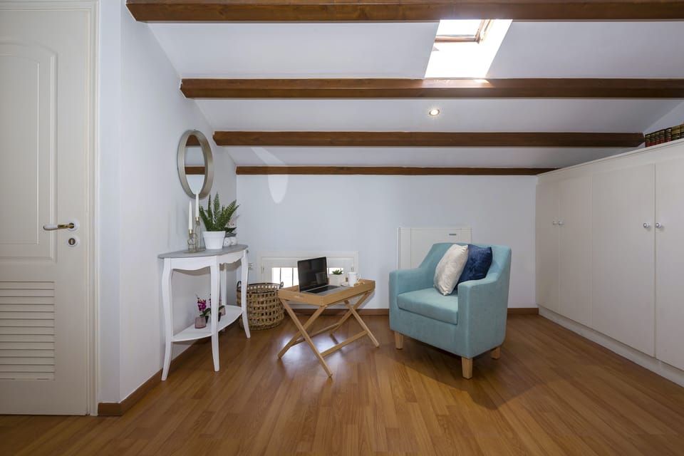 Family Apartment | Living area | 43-inch TV with digital channels