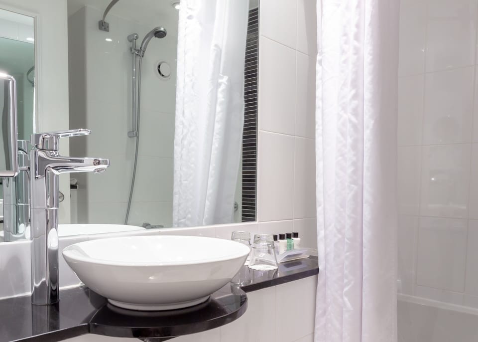 Combined shower/tub, eco-friendly toiletries, hair dryer, towels