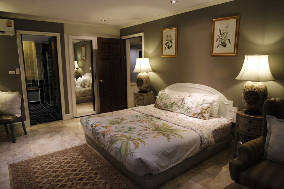 Junior Suite | Minibar, rollaway beds, free WiFi, bed sheets
