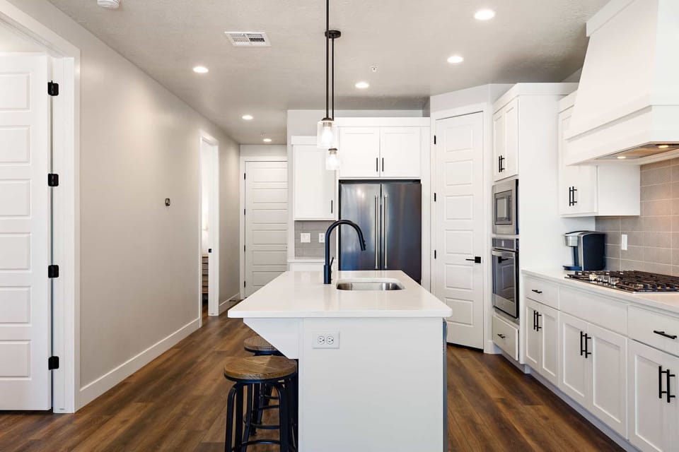Townhome, 5 Bedrooms | Private kitchen | Fridge, oven, coffee/tea maker, toaster