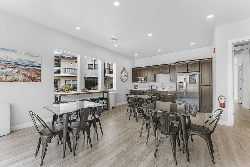 Townhome, 3 Bedrooms | Dining