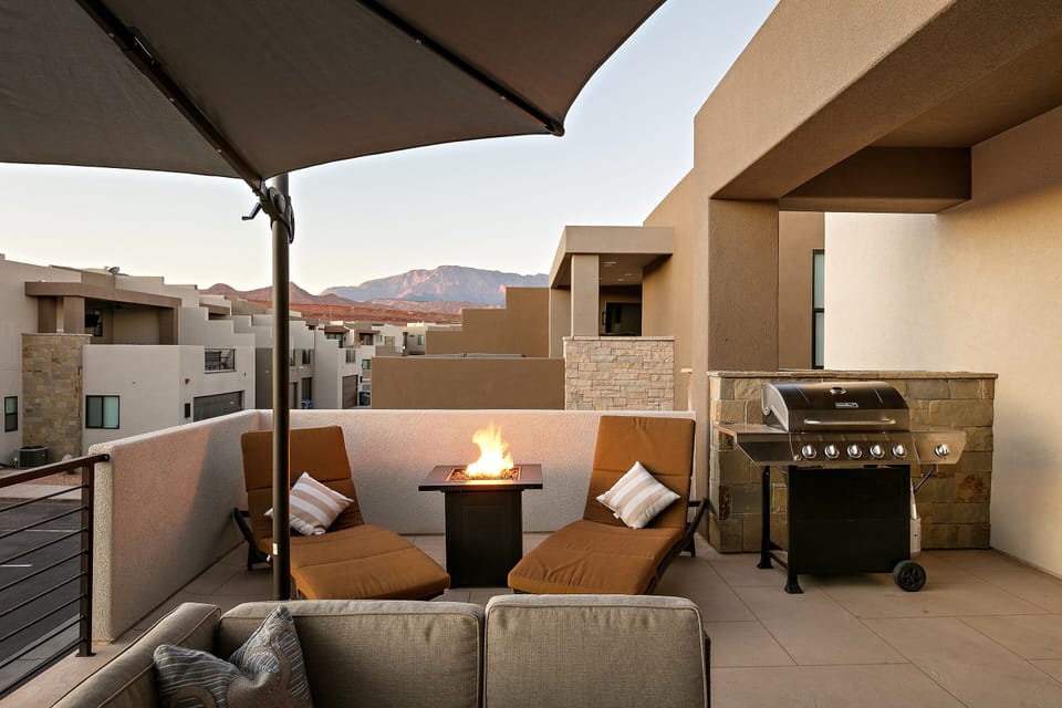 Townhome, 4 Bedrooms | Property grounds