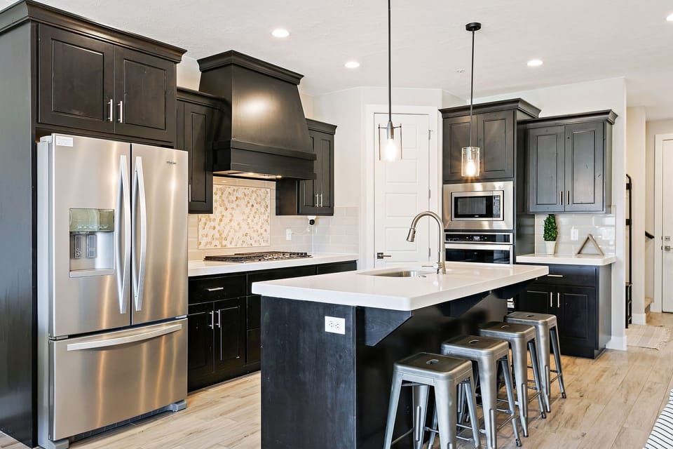 Townhome, 6 Bedrooms | Private kitchen | Fridge, oven, coffee/tea maker, toaster
