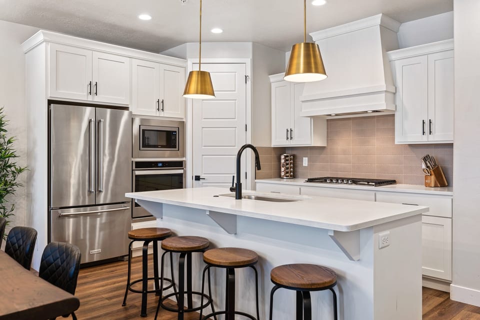 Townhome, 4 Bedrooms | Private kitchen | Fridge, oven, coffee/tea maker, toaster