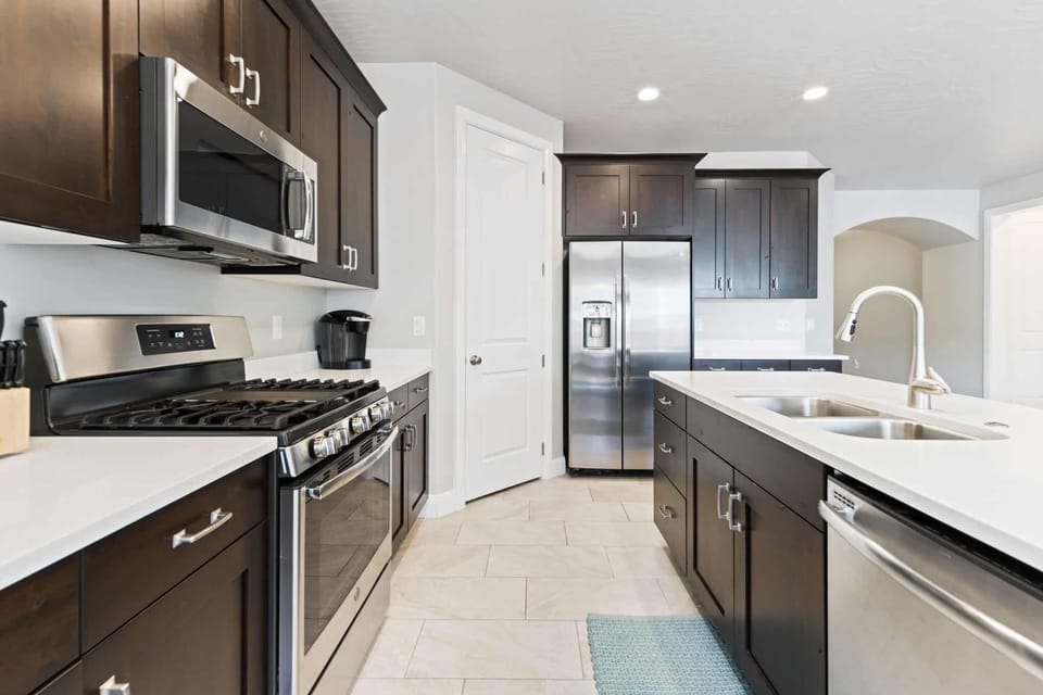 House, 3 Bedrooms | Private kitchen | Fridge, oven, coffee/tea maker, toaster