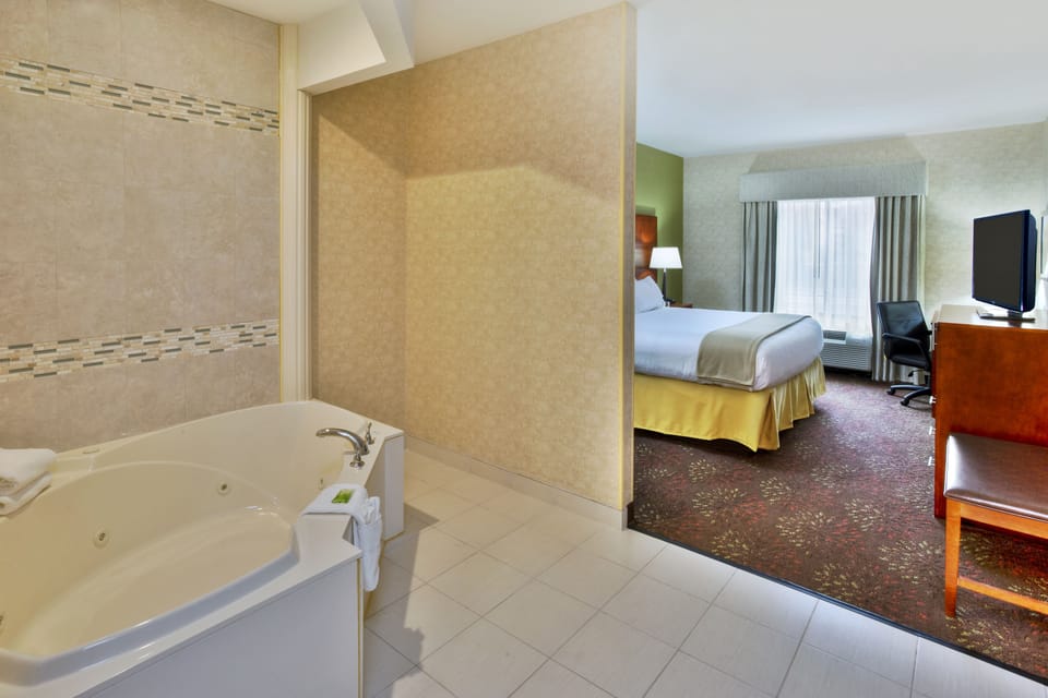 Suite, 1 King Bed, Jetted Tub | Premium bedding, in-room safe, desk, laptop workspace