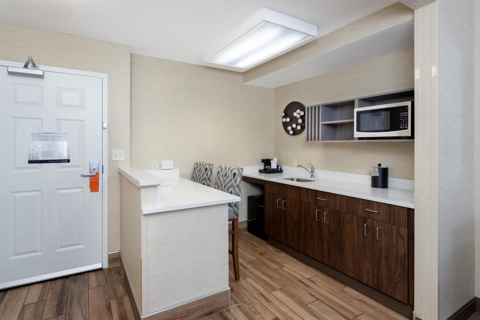 Suite, 1 King Bed, Refrigerator & Microwave | Private kitchen | Mini-fridge, microwave, coffee/tea maker