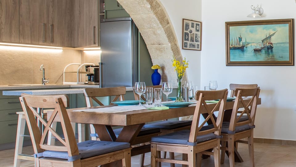 Deluxe Villa | Private kitchen | Full-size fridge, microwave, oven, stovetop