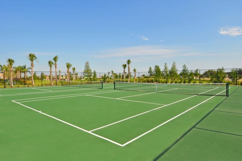 House, 6 Bedrooms | Sport court
