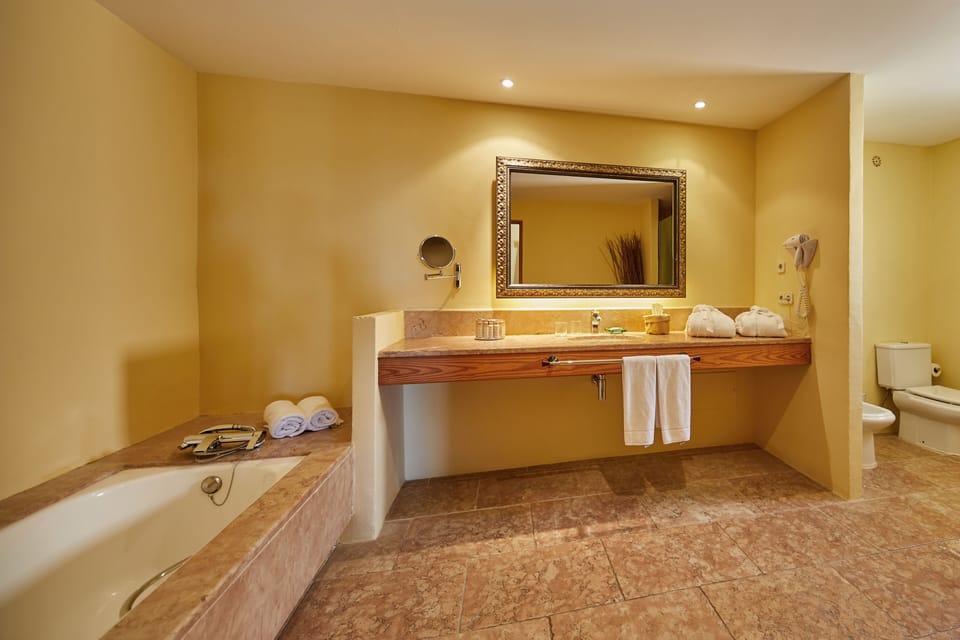 Suite Premium Terrace | Bathroom | Separate tub and shower, deep soaking tub, rainfall showerhead