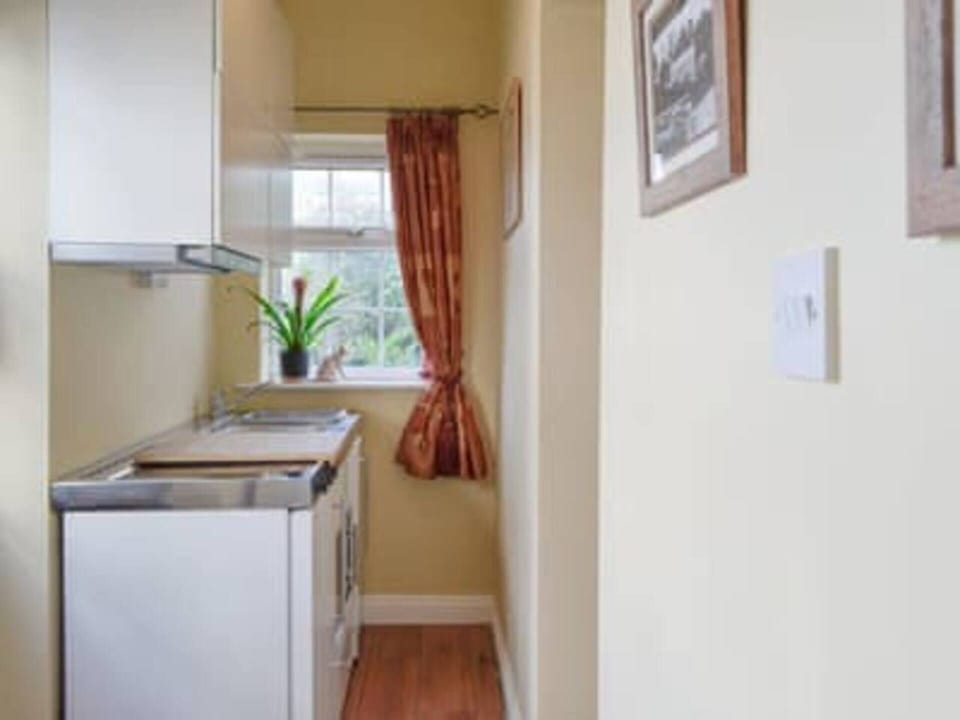 Cottage | Private kitchen | Fridge, microwave, oven, stovetop