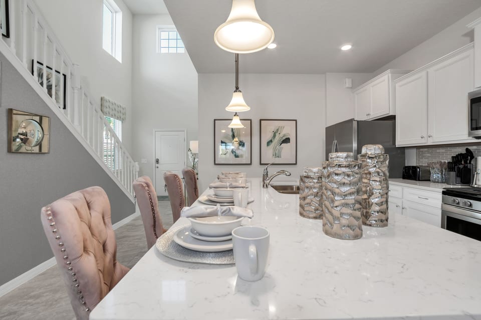 House (6 Bedrooms) | Private kitchen | Fridge, microwave, oven, stovetop