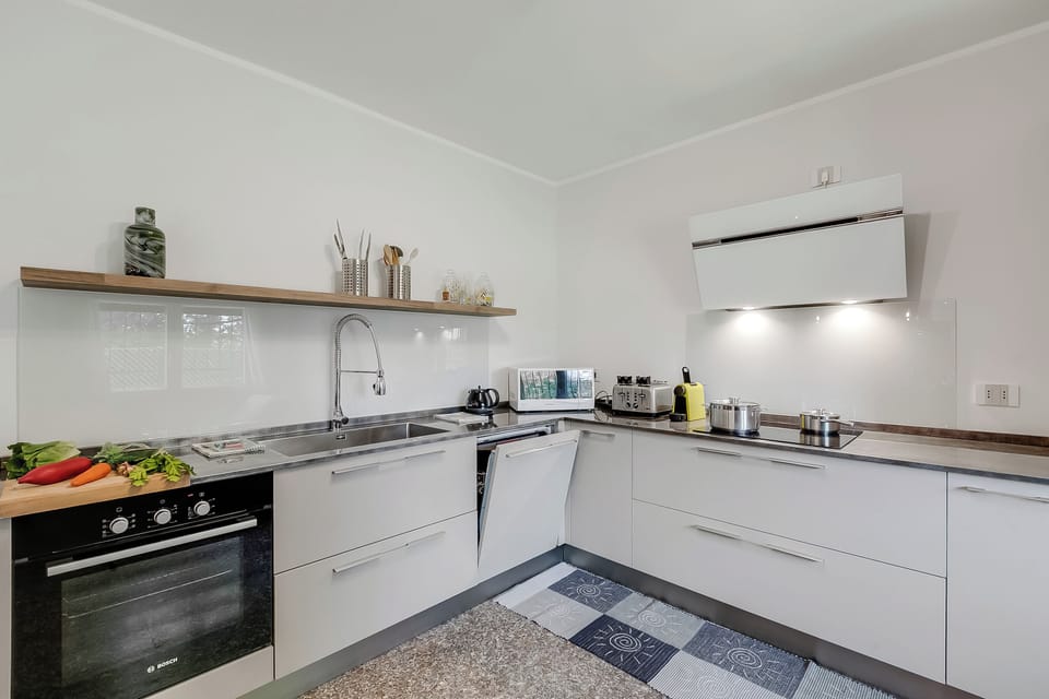 Family Villa, 4 Bedrooms, Balcony, Mountainside (Villa Giulietta Private Pool) | Private kitchen | Fridge, microwave, oven, stovetop