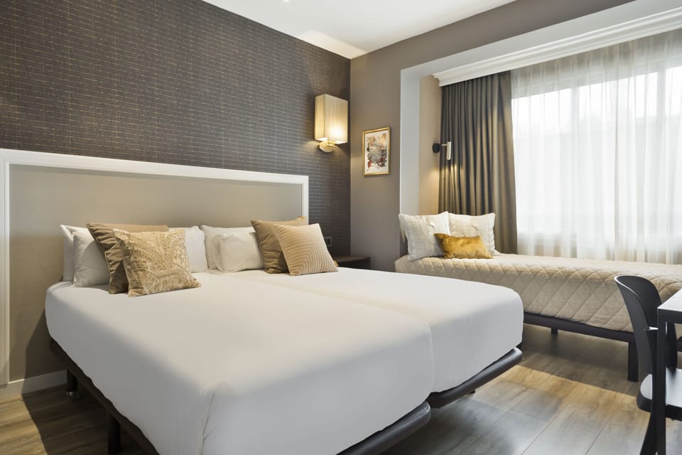 Superior Triple Room | In-room safe, desk, blackout drapes, soundproofing