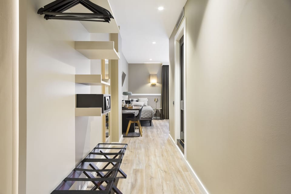 Superior Triple Room | In-room safe, desk, blackout drapes, soundproofing