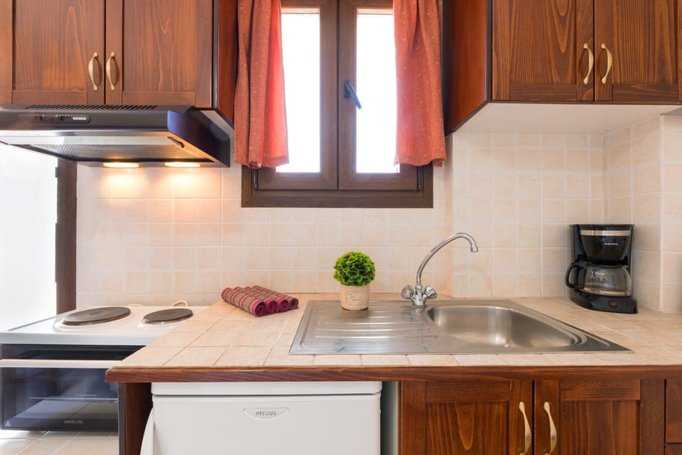 Apartment | Private kitchen | Fridge, stovetop, electric kettle, toaster oven