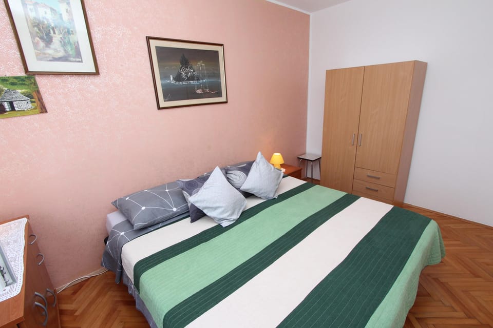 Apartment, 2 Bedrooms, Balcony | 2 bedrooms, iron/ironing board, free WiFi, bed sheets