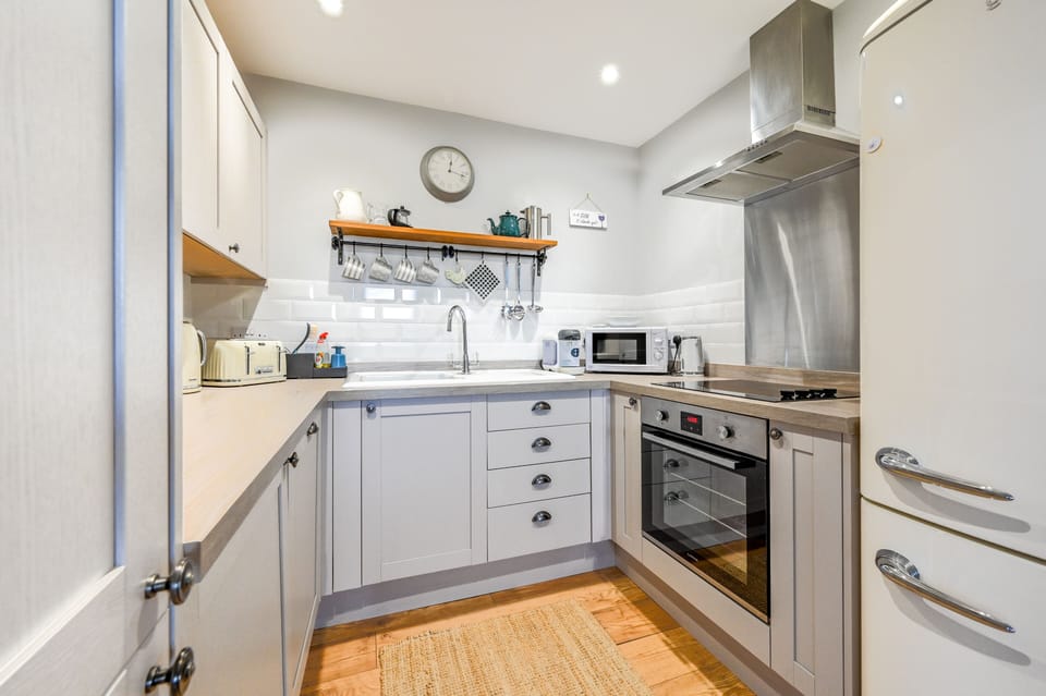 Panoramic Cottage, Private Bathroom, Courtyard View | Private kitchen | Highchair