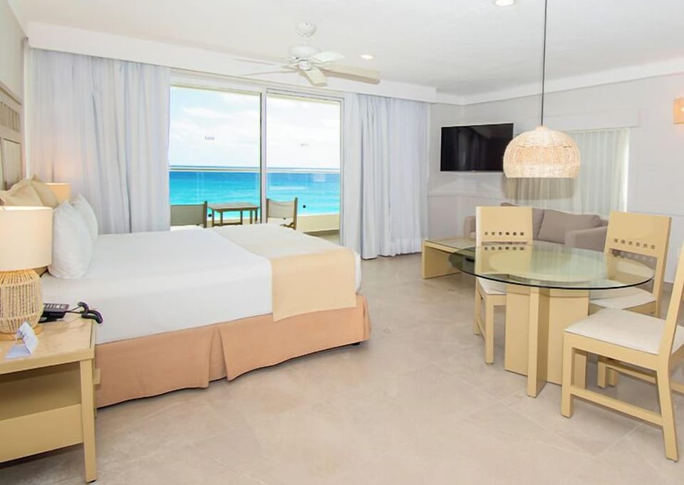 Junior Suite | Minibar, in-room safe, blackout drapes, iron/ironing board