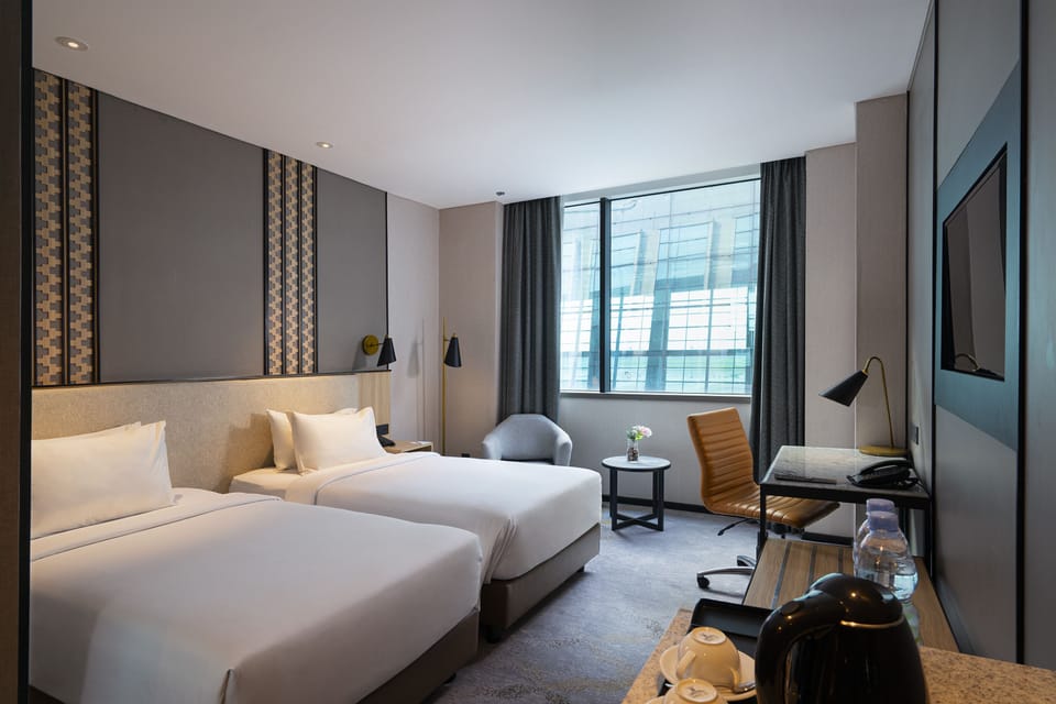 Deluxe Twin Room | Premium bedding, minibar, desk, blackout drapes