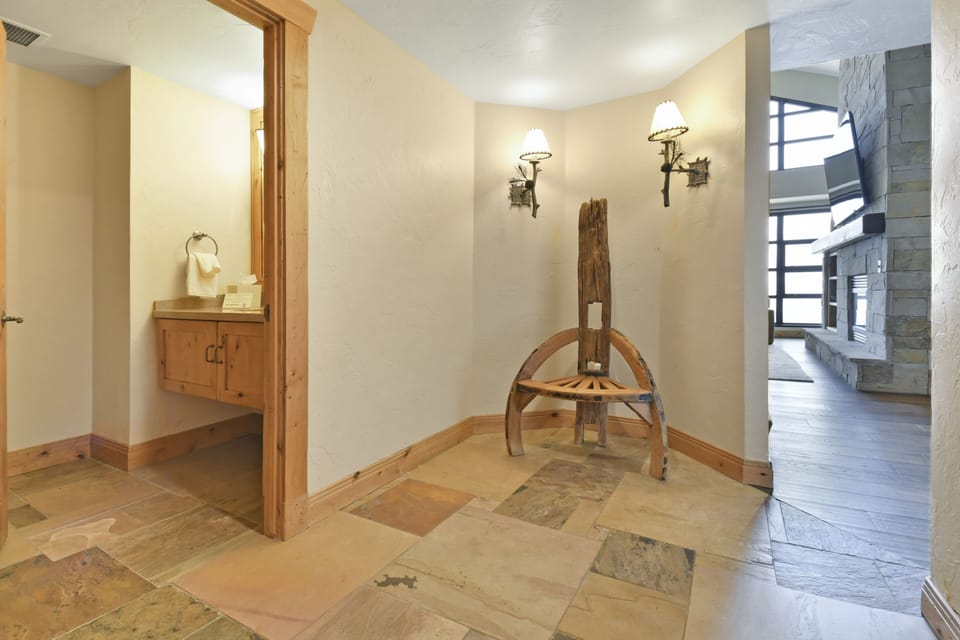 Penthouse, 3 Bedrooms | Premium bedding, pillowtop beds, in-room safe, iron/ironing board
