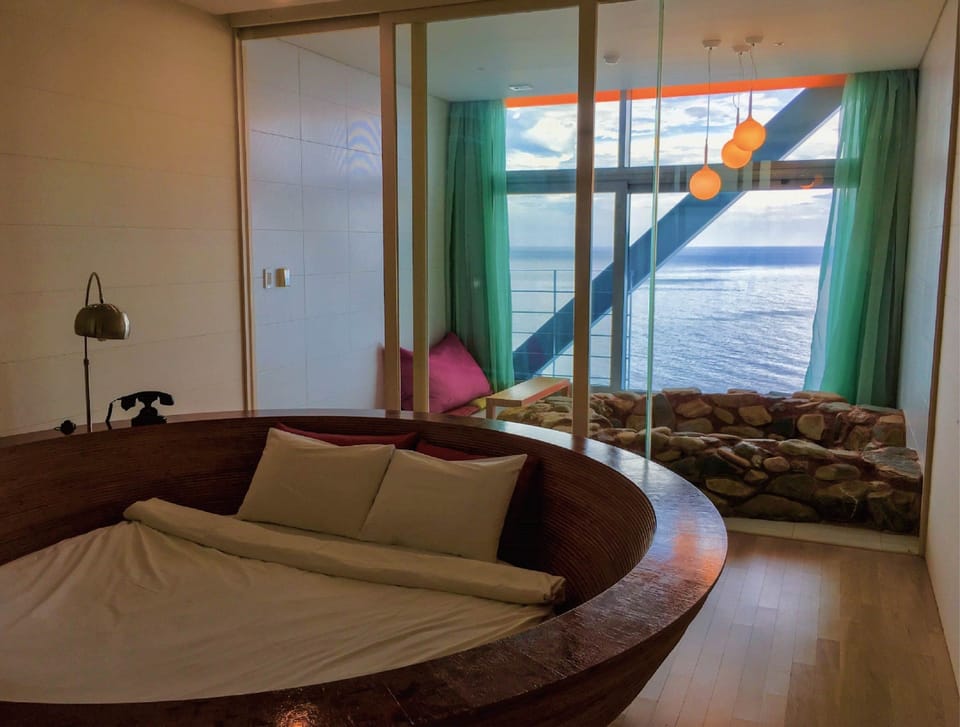 Minibar, in-room safe, individually decorated, individually furnished