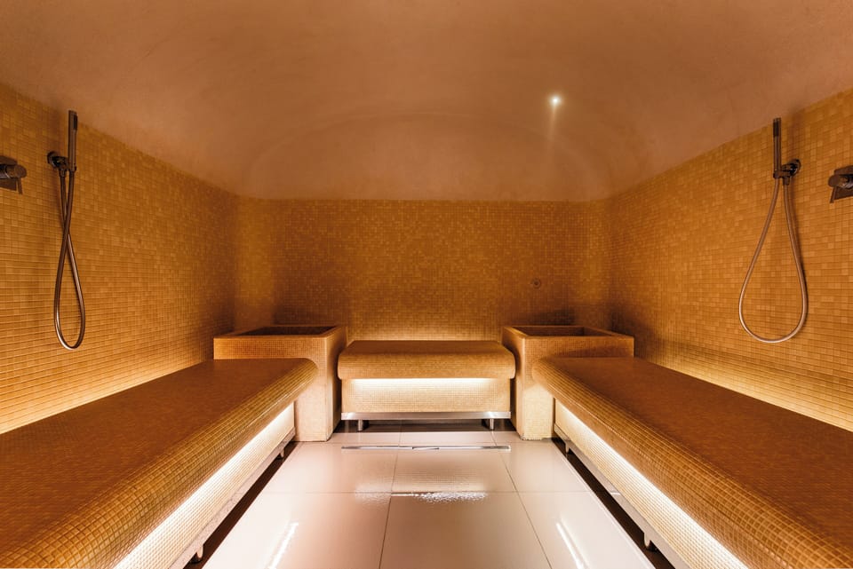 Couples treatment rooms, sauna, hot tub, steam room, hot springs