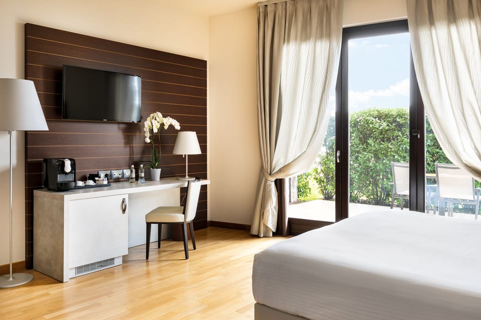Premium bedding, down comforters, minibar, in-room safe