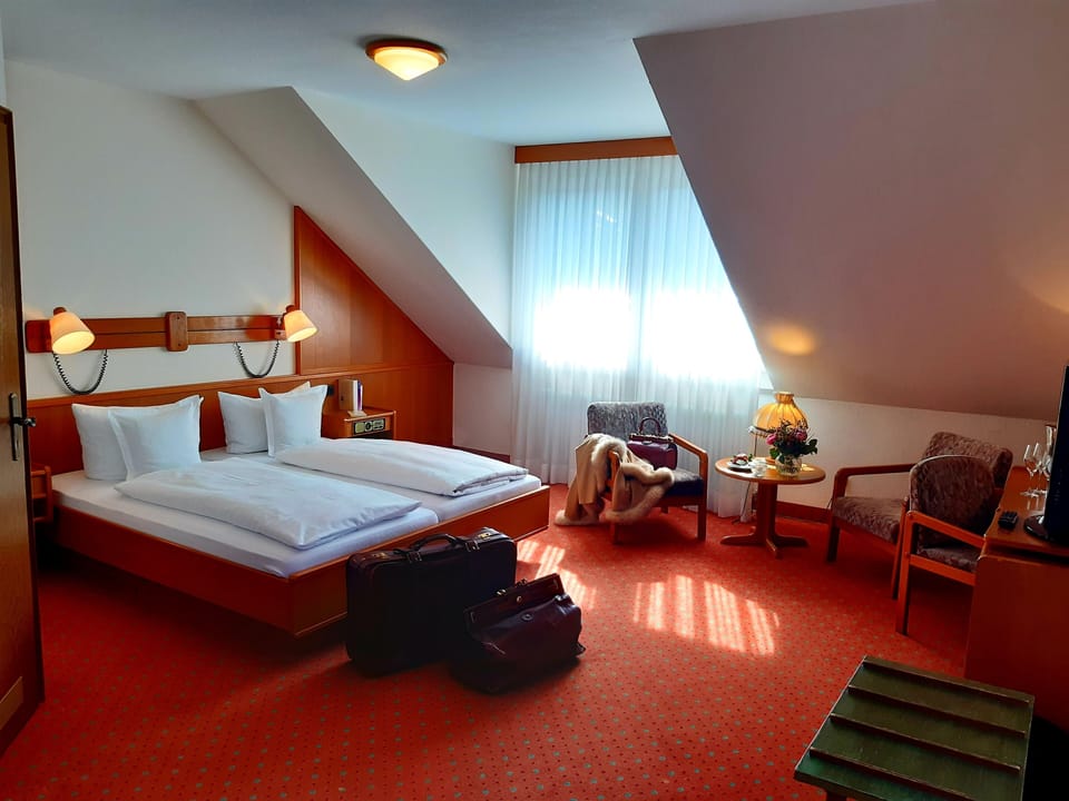 Double Room (Kat. 3) | Desk, cribs/infant beds, rollaway beds, free WiFi