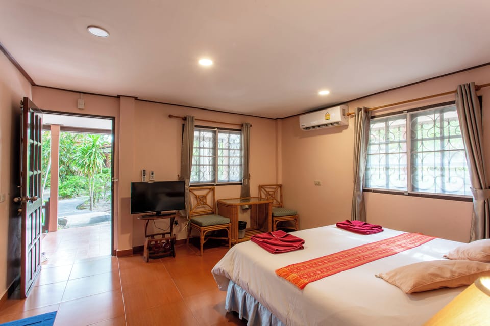 Superior Family Bungalow | In-room safe, blackout drapes, cribs (free), WiFi (free)