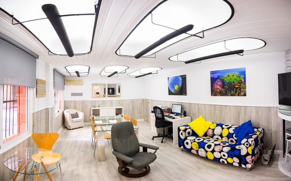 Lobby lounge