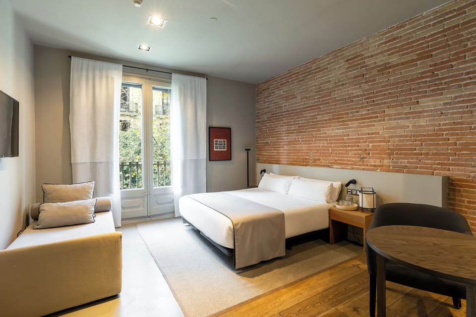 Deluxe Double Room (Pau Claris) | Desk, WiFi (free)