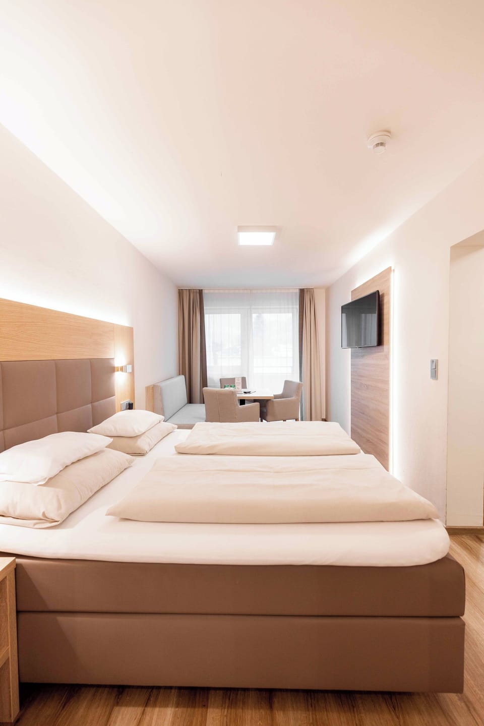Family Room (Plus) | Hypo-allergenic bedding, in-room safe, soundproofing, free WiFi