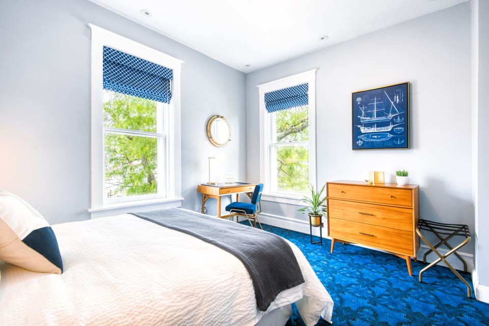 Egyptian cotton sheets, premium bedding, pillowtop beds, minibar