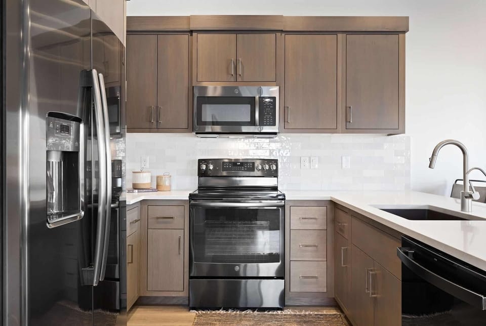 Townhome, 5 Bedrooms | Private kitchen | Fridge, oven, coffee/tea maker, toaster