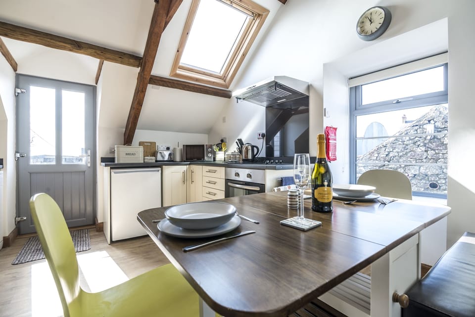 Apartment (1 Bedroom) | Private kitchen | Fridge, microwave, oven, stovetop