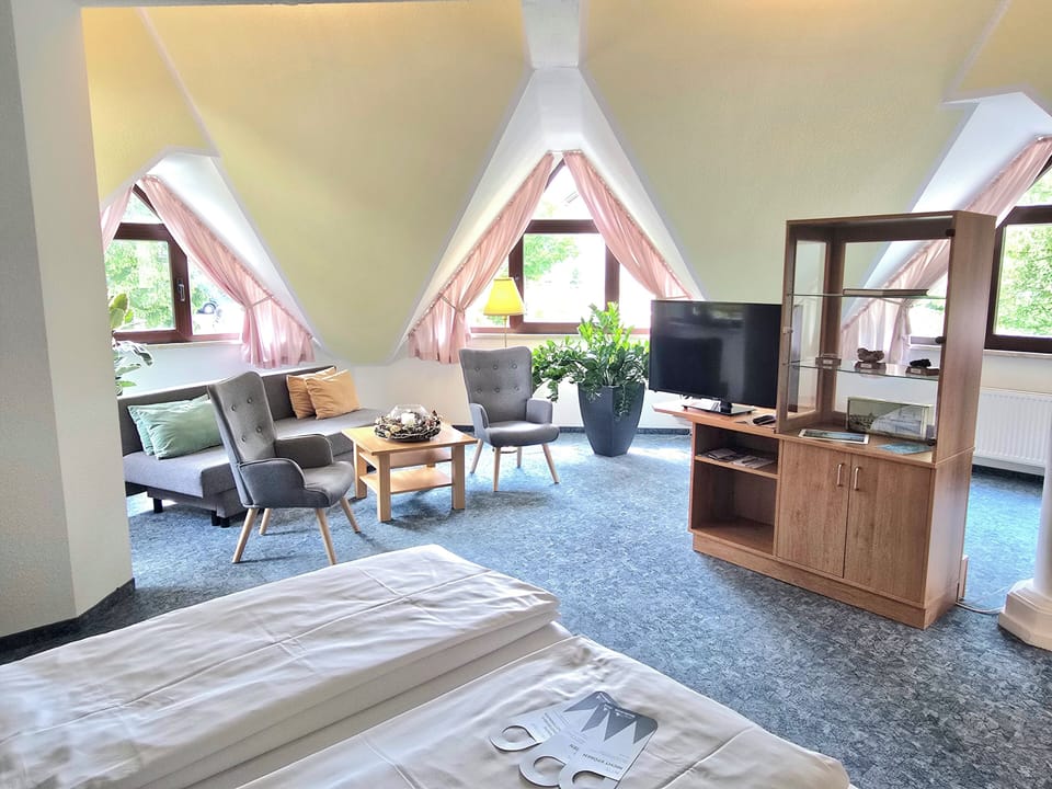 Junior Double Room | Egyptian cotton sheets, premium bedding, desk, laptop workspace