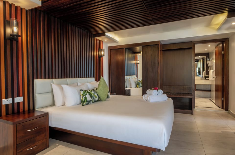 Minibar, in-room safe, desk, blackout drapes